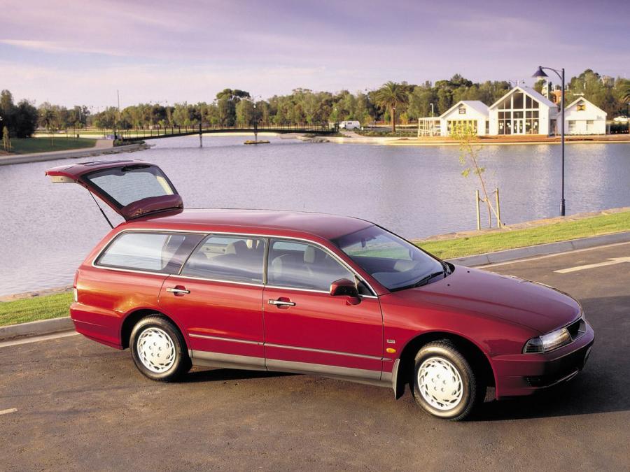  Mitsubishi Magna Wagon 1999 года  (фото 3 из 5)